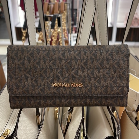 MICHAEL KORS JET SET TRV LARGE TRIFOLD Brown - Picture 2 of 16